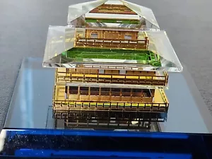 Figura Kinkakuji El Pabellón Dorado Dainte Cristal Personalizado 24kt Acentos RARA - Imagen 1 de 5