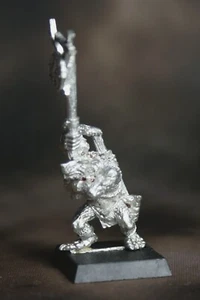 SKAVEN SLAVE STANDARD ICON BEARER OOP Metal Warhammer 289 - Picture 1 of 1