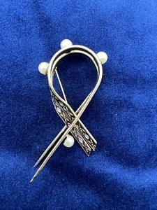 Broche Cinta Vintage Imitación Perla Tono Dorado - Conciencia de Metal/Recuerdo - Imagen 1 de 9