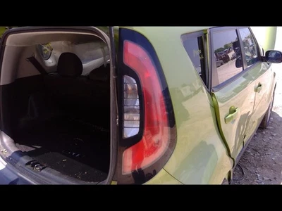 2014-2019 KIA SOUL RH Passenger Right Tail Light Model Incandescent 92402B2010 - Image 1 of 4