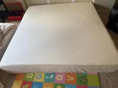 🛏️ Tempur-Pedic Cloud Supreme King Mattress – Gently Used – Plush Comfort! - Image 1 of 2