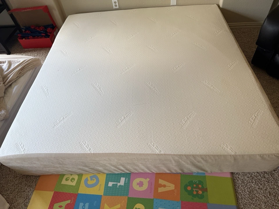 🛏️ Tempur-Pedic Cloud Supreme King Mattress – Gently Used – Plush Comfort! - Image 1 of 2