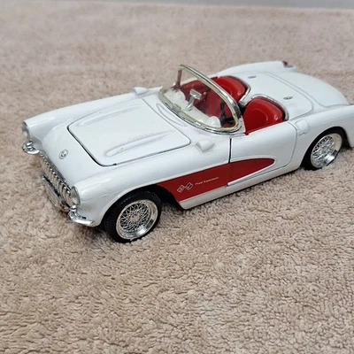 Chevrolet Corvette 1957 convertible blanco SS708 1/24 fundido a presión Foto 1 de 4