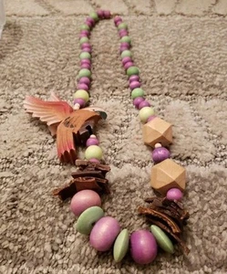 Vintage Wooden Parrot In Flight Necklace Very Colorful Handmade/ Carved - Imagen 1 de 3