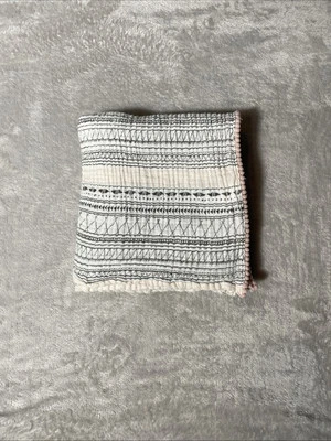 Manta Tribal Chick Pea Baby Negro Blanco Muselina Rosa Pom Borde Borde Foto 1 de 4