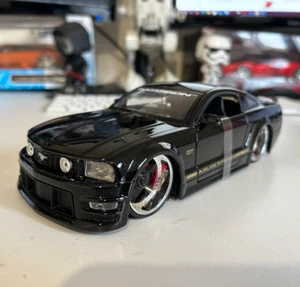 Ford Mustang GT 1:24 Jada Dub City Kustoms, new Boxed in Black - Picture 1 of 11