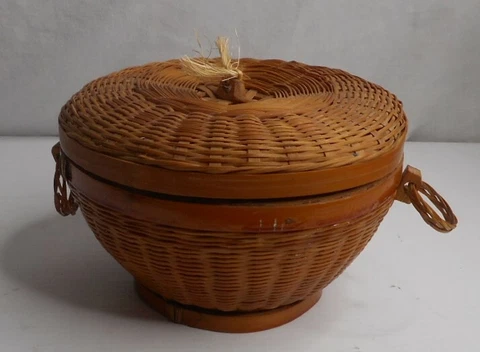 Vintage Woven Basket Round with lid made in The Peoples Republic of China 6 1/2" Cover