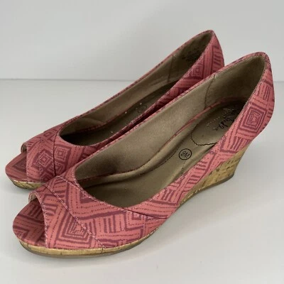 Zapatos de tacón de cuña Life Stride Peep Toe para mujer talla 9 M con patrón geográfico Foto 1 de 4