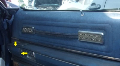 Oldsmobile Toronado 1973 de colección moldura de puerta lado del pasajero Foto 1 de 4