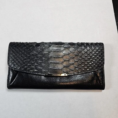 Cartera sobre de cuero negra pitón brillante COACH Madison Sadie Foto 1 de 4