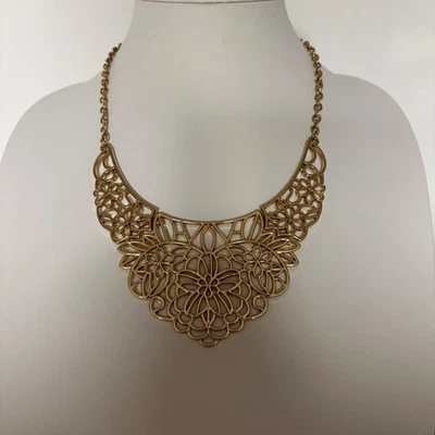 Collar babero filigrana tono dorado collar distintivo joyería de moda diseño floral Foto 1 de 4