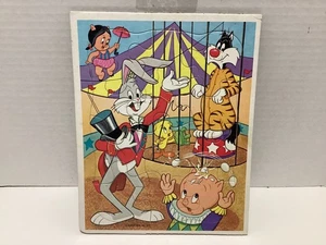 Vintage Warner Bros. Schweinchen, Petunie, Käfer, Tweety, Gruselfilm Puzzle - Bild 1 von 8