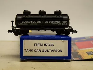 Gustafson Brothers Oil Company Chicago tank car - N Scale - Picture 1 of 2