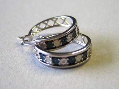 PENDIENTES PERFORADOS JWBR PLATA ESTERLINA Y DIAMANTES BLANCOS Y NEGROS - JOYERO KAY Foto 1 de 4