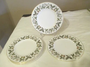Set 7 Wedgwood Strawberry Hill LUNCHEON Plates No Chips or Crack Utensil Marks - Picture 1 of 5