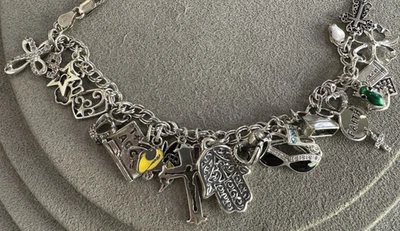 Brazalete de plata de ley con varios dijes carga pesada Foto 1 de 4