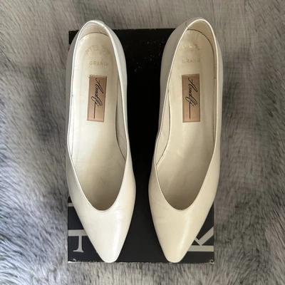 Amalfi Vintage 9.5AA Off-White Leather Short Heels Original Box EUC Italy - Image 1 of 4