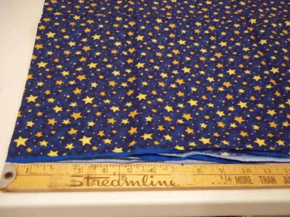 Tela de edredón Gold Star de 1-2/3 yardas $6,00 yardas Foto 1 de 1