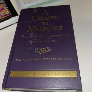A Course In Miracles Complete & Annotated Edition By Helen Schucman Hardcover - Imagen 1 de 1