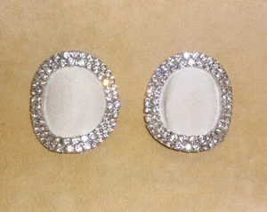 Ladies Vintage Large Oval Shoe Clips in White Fabric Surrounded by Rhinestones - Picture 1 of 4