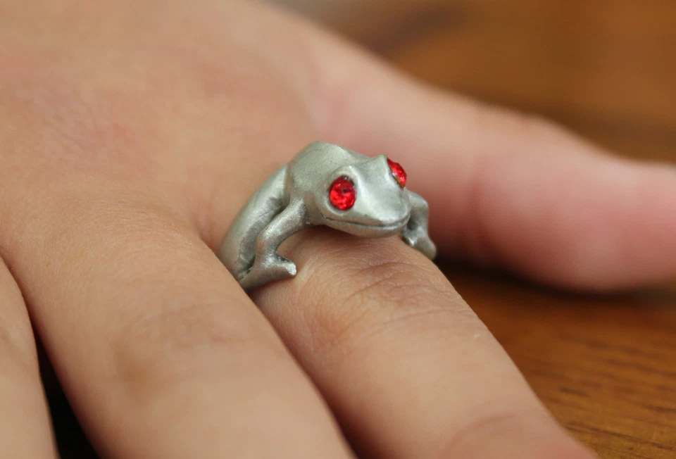 Anel de estanho sapo cristais austríacos roxo laranja verde selva joia floresta tropical - Imagem 1 de 1