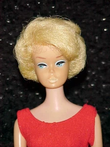 SIDEPART PLATINUM BLONDE BUBBLE CUT BARBIE SIDE PART VINTAGE - Picture 1 of 10