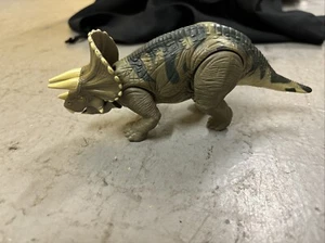 Vintage Collectible Triceratops 8" Hasbro Dinosaur Action Figure Jurassic Park - Picture 1 of 6