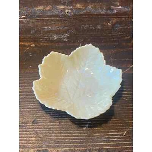 Vintage Ireland Belleek Maple Leaf Small Trinket Dish Porcelain Pottery - Picture 1 of 6