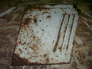 VINTAGE  FARMALL  INTERNATIONAL UTILITY TRACTOR - FRONT SIDE PANEL - LH ?  - Picture 1 of 2