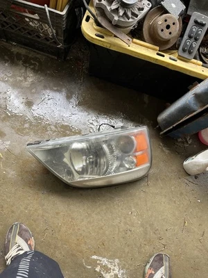 Faro del lado del pasajero Ford Freestar Monterey 2004 a 2007 Foto 1 de 4