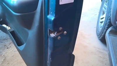 ¡SOLO MONTAJE DE PESTILLO! Puerta delantera de pasajero Chevrolet manual para 98-05 Blazer S10 Foto 1 de 4