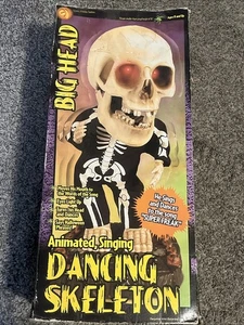 Seltener GRAUER KNOPF Gemmy großer Kopf animiert singend tanzend Skelett in Box funktioniert - Bild 1 von 5