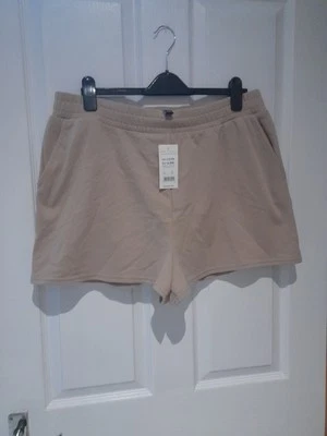 Womans Shorts. Beige. New Look. Size XL - Image 1 of 4
