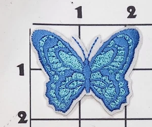 Blauer Schmetterling Aufnäher fliegendes Insekt bestickt Bügelbild Applikation Kostüm - Bild 1 von 1