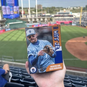 VERSAND SO SCHNELL WIE MÖGLICH BOBBY WITT JR KANSAS CITY ROYALS SAMMLERKARTE BOBBLEHEAD 29.07.25 SGA - Bild 1 von 2