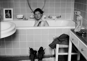 LEE MILLER IN DEN DEUTSCHEN FÜHRERN APPT IN BAD IKONISCHES GESCHICHTSFOTO 8 X 6 ZOLL - Bild 1 von 1