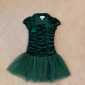 IZ AMY BYER 6 X SPARKLY GREEN HOLIDAY SEASON PARTY DRESS, VELOUR TOP, TULLESKIRT - Picture 1 of 4