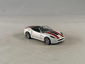 Hot Wheels Ferrari California 2012 HW All Stars blanco perla PR5s - Imagen 1 de 5