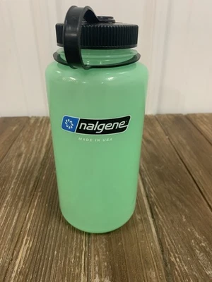 Бутылка Nalgene Sustain 32 унции с широким горлышком (светящаяся зеленая) переработанная многоразовая.  - Изображение 1 из 4