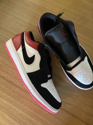 IB8971-106 Nike Air Jordan 1 Low SE Black Toe (Men's) Sz 10.5 - Image 1 of 4