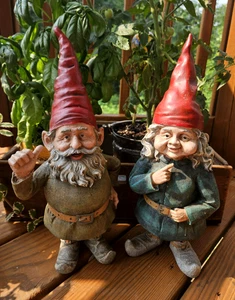 The GNOMES Of TOAD HOLLOW Rumple & Zelda 14"-15" Garden Gnomes Pair - Picture 1 of 17