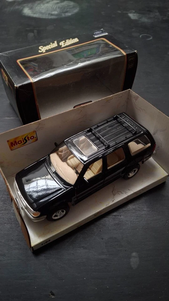 Ford Explorer '95 - 1:24 - Maisto - Immagine 1 di 4