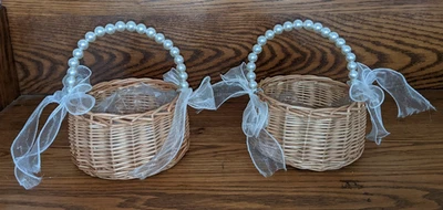 2 круглые корзины для девочек с цветами жемчужная ручка диаметр 6 дюймов плетеная ткань высотой 8 дюймов б/у в отличном состоянии - Изображение 1 из 4