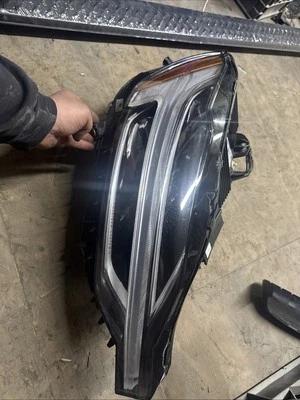 2019 Volvo XC60 OEM Right Passengers Side LED Headlight 31689278 *Damage* 18-21 - Image 1 of 4