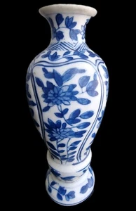 Chinesische blau-weiße Vase Qing Dynastie Kangxi Ära 18. Jahrhundert  - Bild 1 von 21