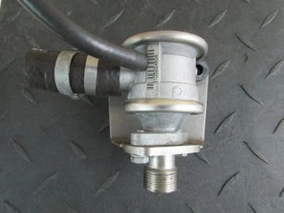 Válvula de aire secundaria Ferrari 360 con soporte OEM P/N 171175 Foto 1 de 4