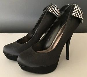 Bäcker hochhackige Schuhe runde Spitze Plateau einfarbig schwarz Nieten Schleife satinartig 7,5M - Bild 1 von 9