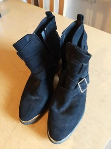 Woman's Boots , Black , Size 8 - Picture 1 of 5