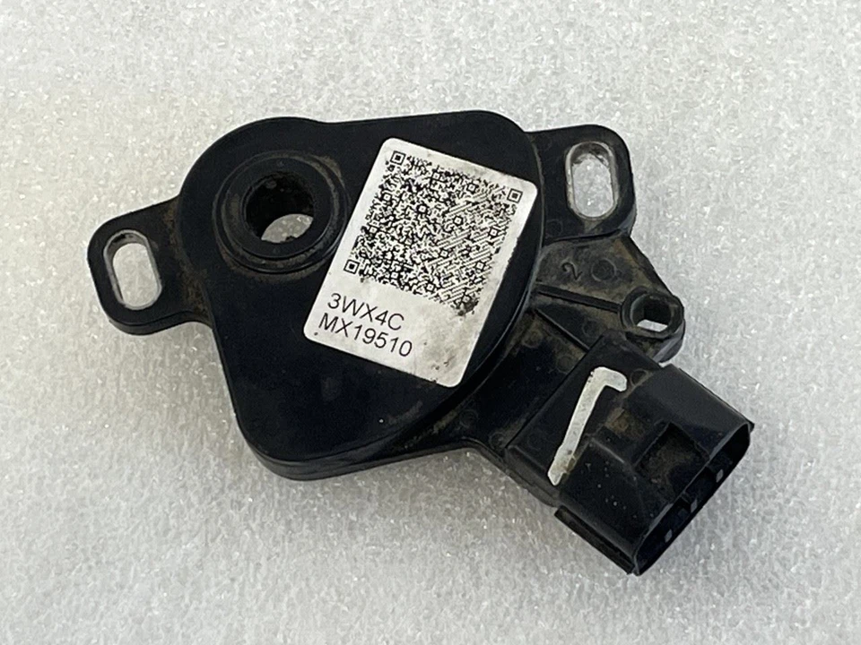 Nissan Pathfinder 2017 2018 2019 2020 transmisión interruptor de seguridad neutral tracción delantera Foto 1 de 4