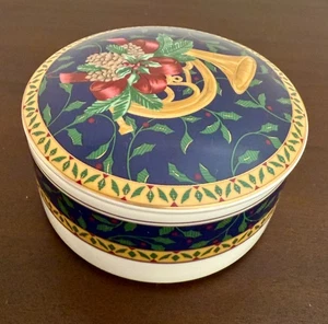 Mikasa Christmas" Holiday Music" Round Ceramic Box w/Lid Candy Dish Trinket Bowl - Picture 1 of 9
